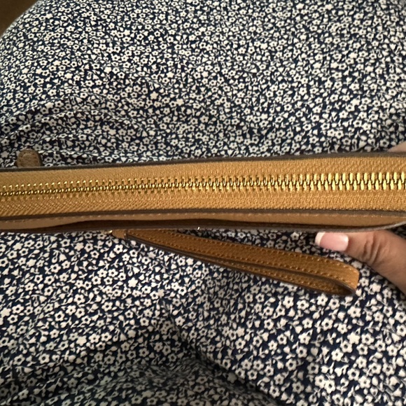 Coach Wristlet zip wallet. EUC! - Picture 7 of 7